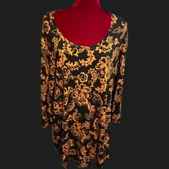 JM Collection Dresses & Skirts - JM long shirt or can wear as a dress